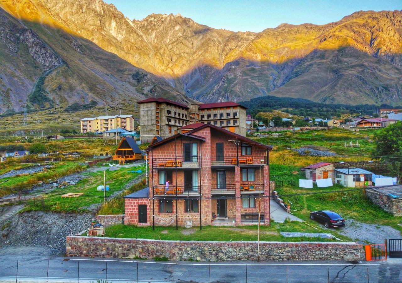 Hotel Axien Kazbegi Экстерьер фото