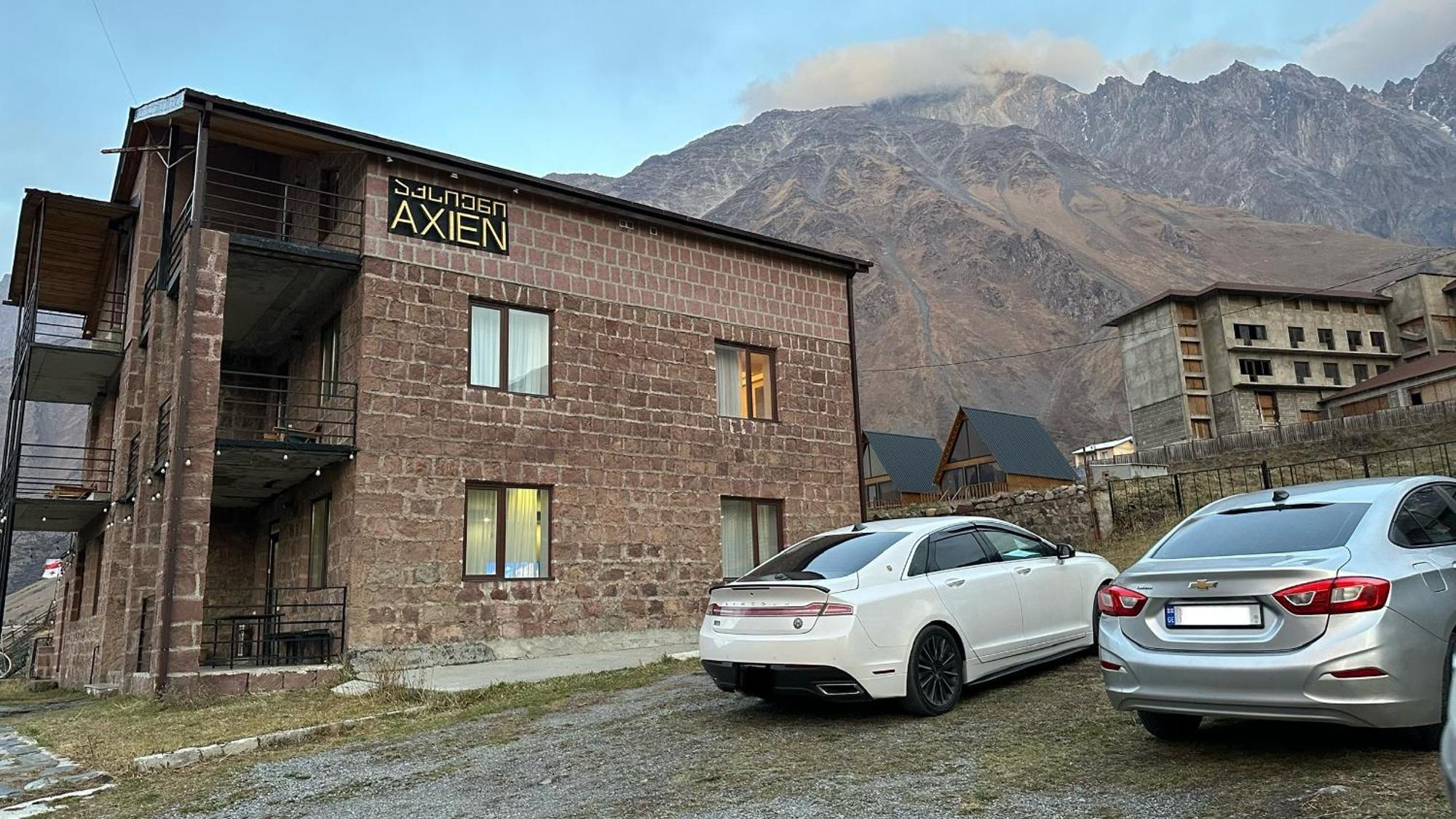 Hotel Axien Kazbegi Экстерьер фото